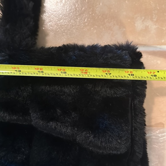 NWT Victoria’s Secret Furry Bag - Picture 5 of 8